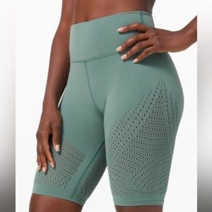 Lululemon Reveal Short Digital Rain